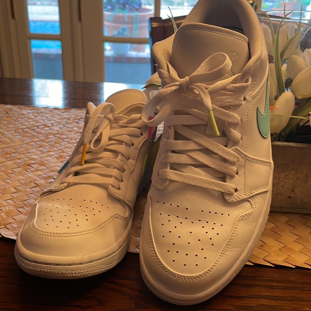 Nine air shoes, worn twice ! Size 9.5 womens ! - Picture 3 of 5
